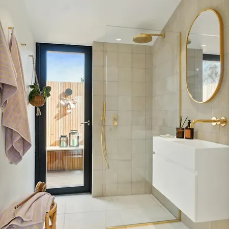 Relaxed Lifestyle And Luxury In *